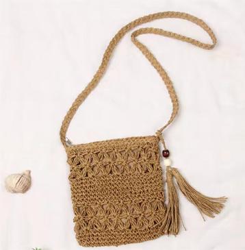 Leuke zomers rieten cross body tasje in DONKER BEIGE kleur beschikbaar voor biedingen