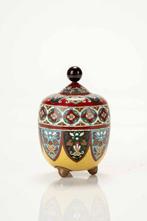 Doos - Klooisné - Een cloisonné-vaas met deksel in
