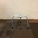 ahrend 262 werkkruk, drie poots zonder wielen, zith. 40 cm,, Huis en Inrichting, Barkrukken, Ophalen of Verzenden, Gebruikt