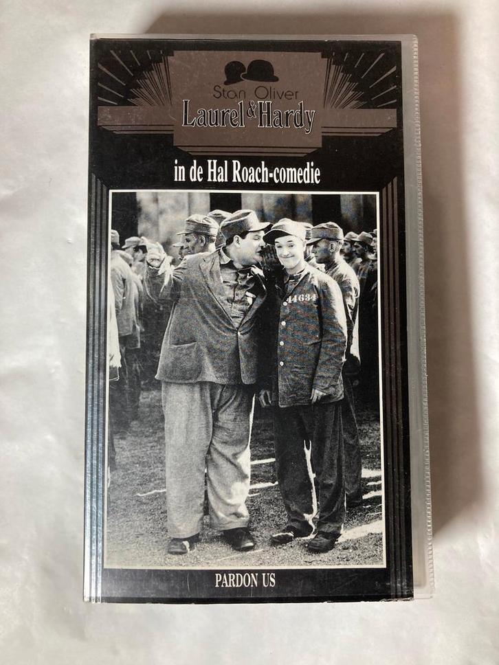 LAUREL & HARDY IN DE HAL ROACH-COMEDIES PARDON US (VHS), Cd's en Dvd's, VHS | Film, Gebruikt, Verzenden