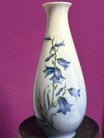 Royal Copenhagen: vaas met gentianen motief, 1968. - Vaas -