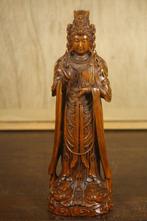 A 23cm tall boxwood Guanyin statue. - Hout - China (Zonder