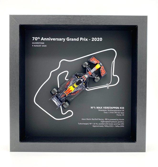 Artwork - Aston Martin - Max Verstappen - GP F1 70th, Hobby en Vrije tijd, Modelauto's | 1:5 tot 1:12