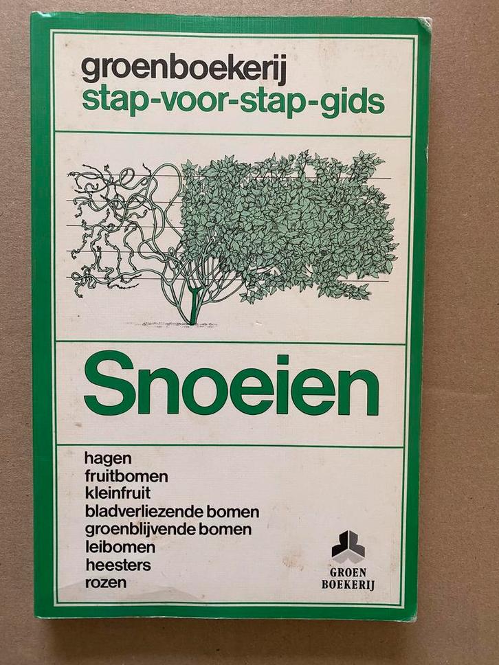 Snoeien - o.a. kleinfruit - fruitbomen - heesters - hagen -, Boeken, Wonen en Tuinieren, Moestuin, Gelezen, Ophalen of Verzenden