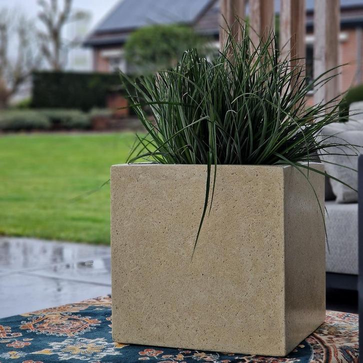 Cube S 40x40x40 cm Cream, Tuin en Terras, Bloembakken en Plantenbakken, Nieuw, Beton, Vierkant, Verzenden