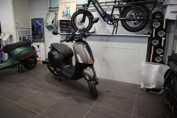 Nieuwe Vespa Sprint S 125  Aktie  Beenkleed+Windscherm beschikbaar voor biedingen