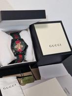 Gucci - Dive Bee Embroidered Dial 45mm - Men’s Watch – Never, Nieuw