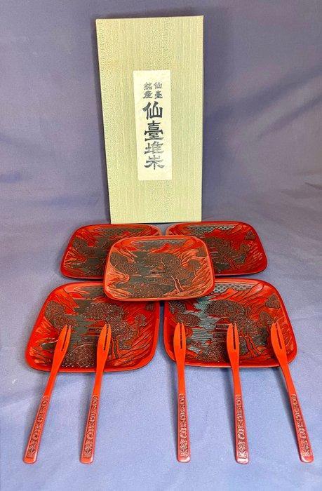 Sendai Tsuisyu Set includes: 5 plates + 5 forks (With, Antiek en Kunst, Antiek | Overige Antiek