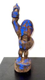 Rituele figuur met kettingen, blauwe pigmenten. - Fon Boccio