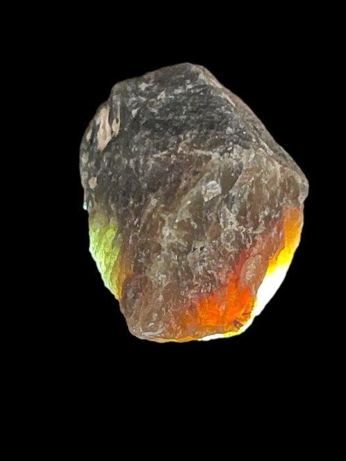 Saffier Ongewoon stuk! Zeldzame bicolore saffier. 318 ct., Verzamelen, Mineralen en Fossielen