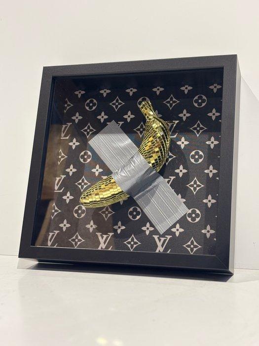 Rob VanMore - Don’t eat the banana by Louis Vuitton, Antiek en Kunst, Kunst | Designobjecten