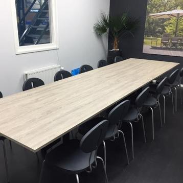 (MDK-104998) Kembo vergadertafel met nieuw blad beschikbaar voor biedingen