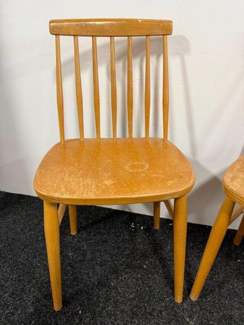 Stoel - Hout - Twee Zweedse vintage stoelen, Antiek en Kunst, Kunst | Designobjecten