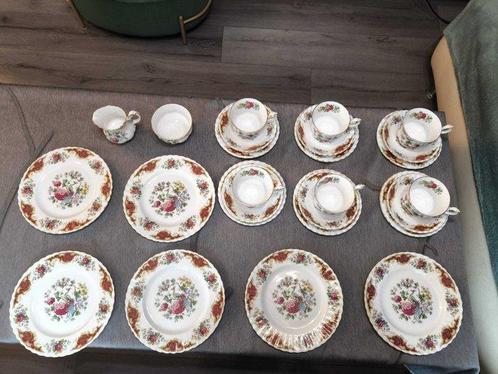 Royal Albert - Tafelservies voor 6 (26) - Chatelaine -, Antiek en Kunst, Antiek | Meubels | Tafels