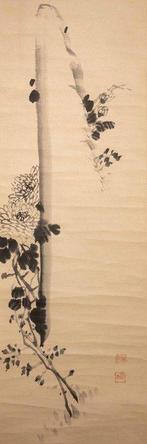 Een sumi-e hangende boekrol met een bloemencompositie met