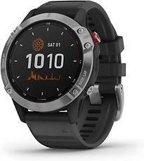 Garmin Fenix 6 Solar 47 mm zilver met een zwarte siliconen