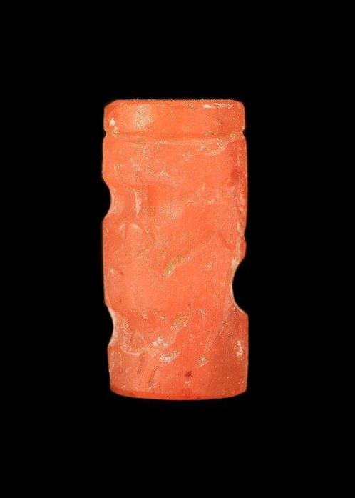 Mesopotamisch Kornalijn Cilinderzegel met een gevleugelde, Antiek en Kunst, Antiek | Overige Antiek