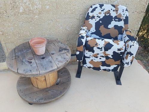 Fauteuil - IJzer, Textiel - Uit de bioscoop jaren 1970, Antiek en Kunst, Curiosa en Brocante