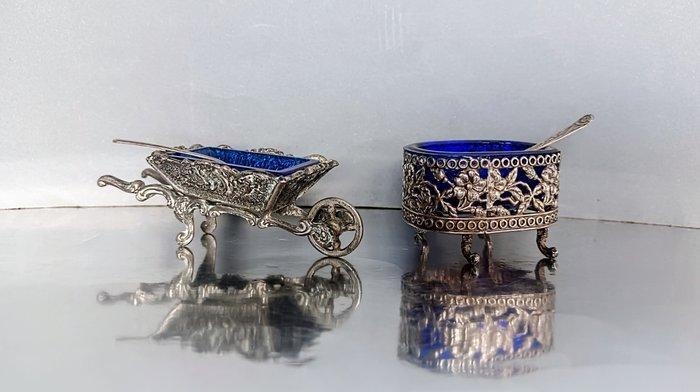 Collectable Novelty Wheelbarrow and oval - Zoutvat (2) -, Antiek en Kunst, Antiek | Goud en Zilver