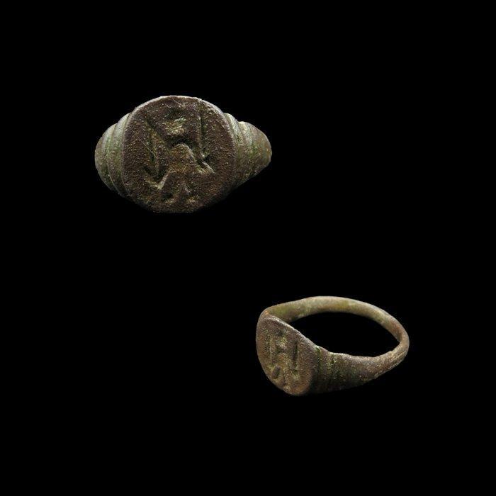 Middeleeuws Brons Ring met soldaatversiering - 19 mm (Zonder, Antiek en Kunst, Antiek | Overige Antiek