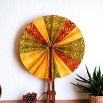 Afrikaanse handwaaier - Ankara print waaier - Kofi - Geel /, Huis en Inrichting, Woonaccessoires | Wanddecoraties, Ophalen of Verzenden