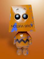 JOSE DE PAZOS - sculptuur, Te kid with the bag on his head -