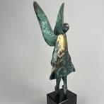 J. Zak (XX-XXI) - Your Angel (bronze 30cm))