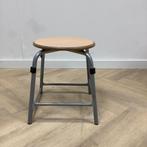 Tweedehands schoolkruk, Project zithoogte 43 cm,  beuken -, Huis en Inrichting, Barkrukken, Ophalen of Verzenden, Gebruikt, Hout