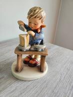 Goebel - Beeldje - HUMMEL 345 : Der Kaufmann / A Fair, Antiek en Kunst