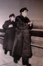 Lin Biao en Mao Zedong op voorgrond (lijst optie), Verzamelen, Militaria | Tweede Wereldoorlog, Verzenden