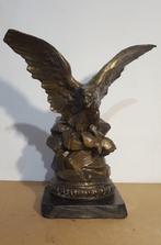 sculptuur, Eagle With Prey - 28 cm - Zinklegering, Antiek en Kunst