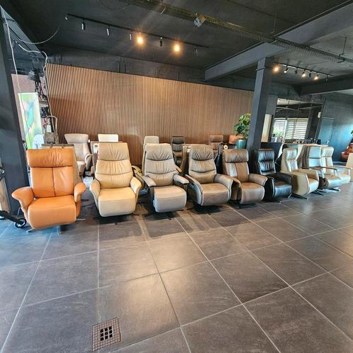 OPRUIMING tot 70% korting op div relaxfauteuils sta op stoel, Huis en Inrichting, Fauteuils, Nieuw, Hout, Kunststof, Leer, Metaal