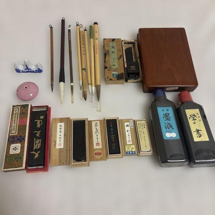 Japanese Calligraphy Set — Inkstone (Suzuri), Brushes, Antiek en Kunst, Antiek | Speelgoed