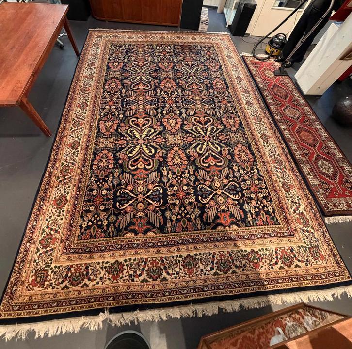 Een groot handgeknoopt Perzisch tapijt, Arad 20e eeuw, Antiek en Kunst, Antiek | Kleden en Textiel