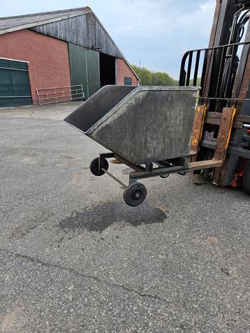 Kiepbak kantelbak spanenbak 250 liter beschikbaar voor biedingen