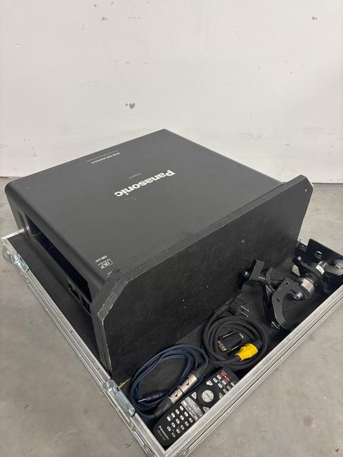 Panasonic PT-DZ6710 & PT-DZ680 – 6 stuks in flightcase’s, Audio, Tv en Foto, Beamers, Gebruikt, Full HD (1080), DLP, Ophalen