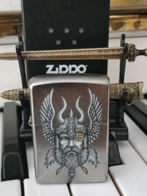 Zippo con espada vikinga Ulfberht - Zonder Minimumprijs -, Verzamelen, Rookartikelen, Aanstekers en Luciferdoosjes