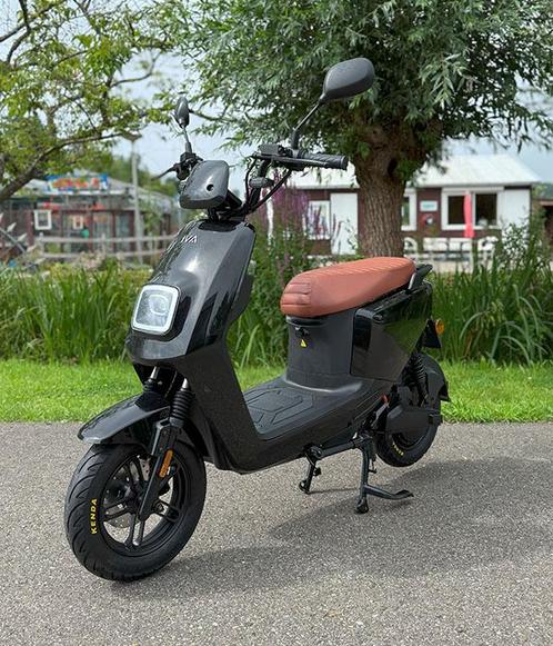 IVA E-GO S4 2.0 - 45km/u Glanzend Zwart 2025, Fietsen en Brommers, Brommeronderdelen | Scooters, Verzenden