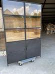 Vitrinekast metaal Mango glas 130 breed 4 deuren actieprijs