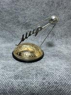 Een vintage souvenir Sputnik Mir gemaakt van metaal en