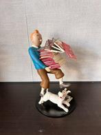 Tintin - Statue Moulinsart 46964 - Tintin lifting a pile of, Nieuw