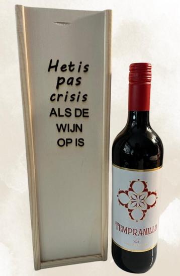 wijnkistje met tekst beschikbaar voor biedingen