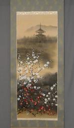 Tempel en pruimenbloesems - Met signatuur Seizan  - Zijde, Antiek en Kunst