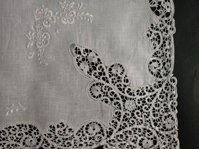 Tafelkleed - 280 cm - 180 cm - met de hand geborduurd, Antiek en Kunst, Antiek | Kleden en Textiel