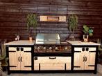 Houten Buitenkeuken met BBQ en stenen bladen