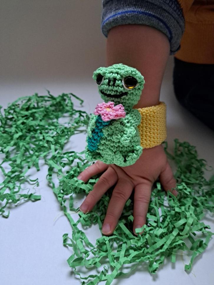 Haakpatroon byClaire Klaparmband kikker Jip, Hobby en Vrije tijd, Breien en Haken, Breien of Haken, Nieuw, Wol of Garen, Ophalen of Verzenden