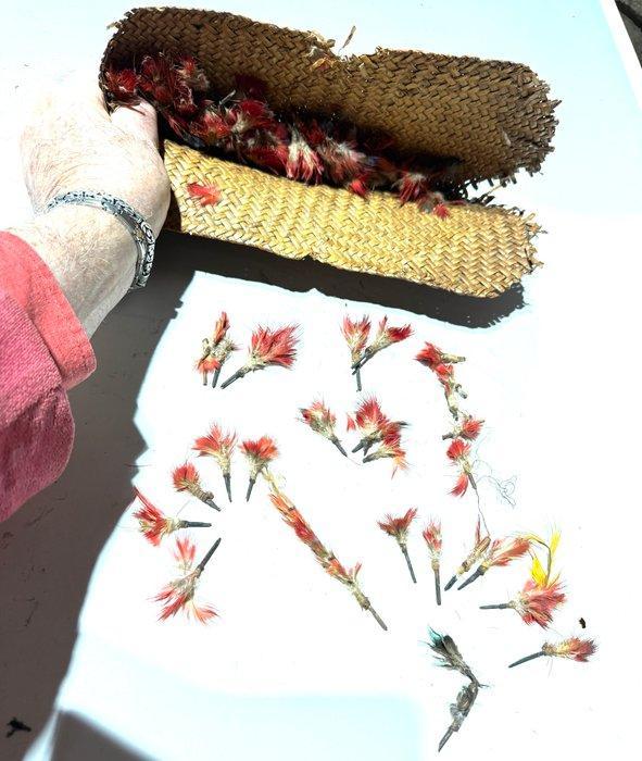 1950 setje kleine veerdecoraties in een zakje van, Antiek en Kunst, Kunst | Niet-Westerse kunst