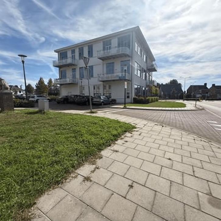 Gestoffeerd appartement met balkon en inloopregendouche, Huizen en Kamers, Huizen te huur, Direct bij eigenaar, Appartement