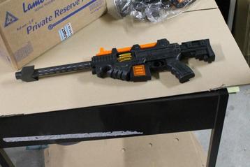 Speelgoed geweer zwart oranje 1 x