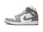 Air Jordan 1 Mid Stealth - Maat 41 EU, Kleding | Heren, Schoenen, Ophalen of Verzenden, Nieuw, Jordan